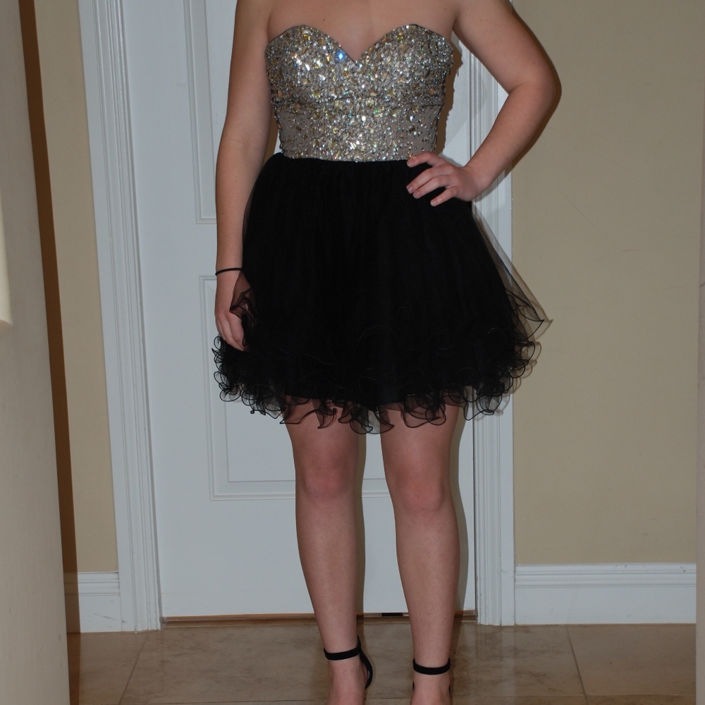 Coya hand-beaded sweetheart neck prom dress